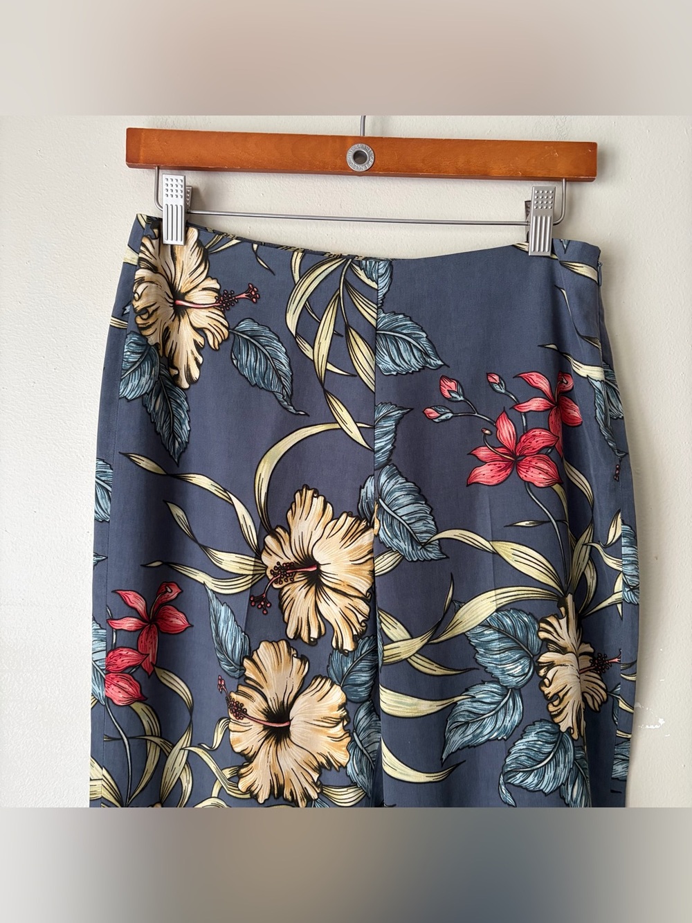 Tommy Bahama | Vintage Y2K 100% Silk Cropped Pants Tropical Hawaiian Size 4 - Picture 2 of 5